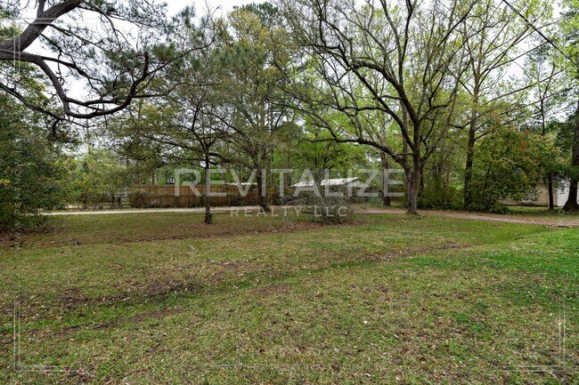 Building Photo - 3230 Greenleaf Ct