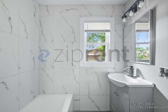 Building Photo - 721 Ford Pl