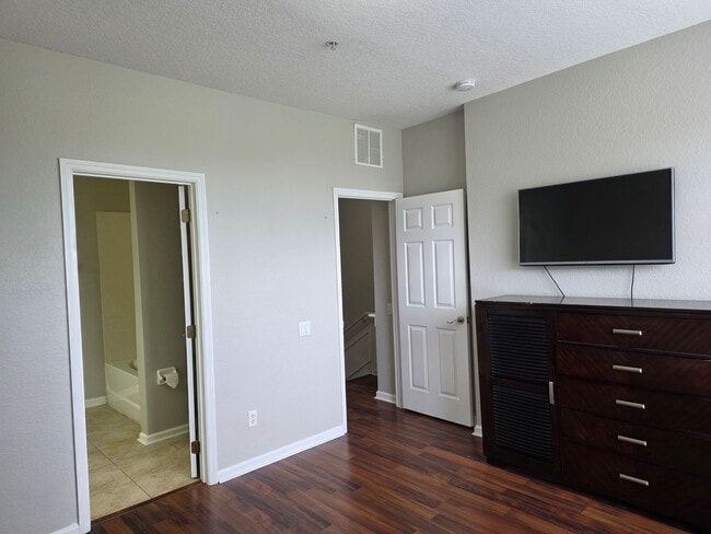 Building Photo - Three Bedroom Townhouse at Vista Cay in Orlando