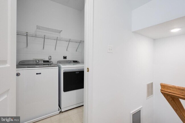 Building Photo - 8975 Harrover Pl