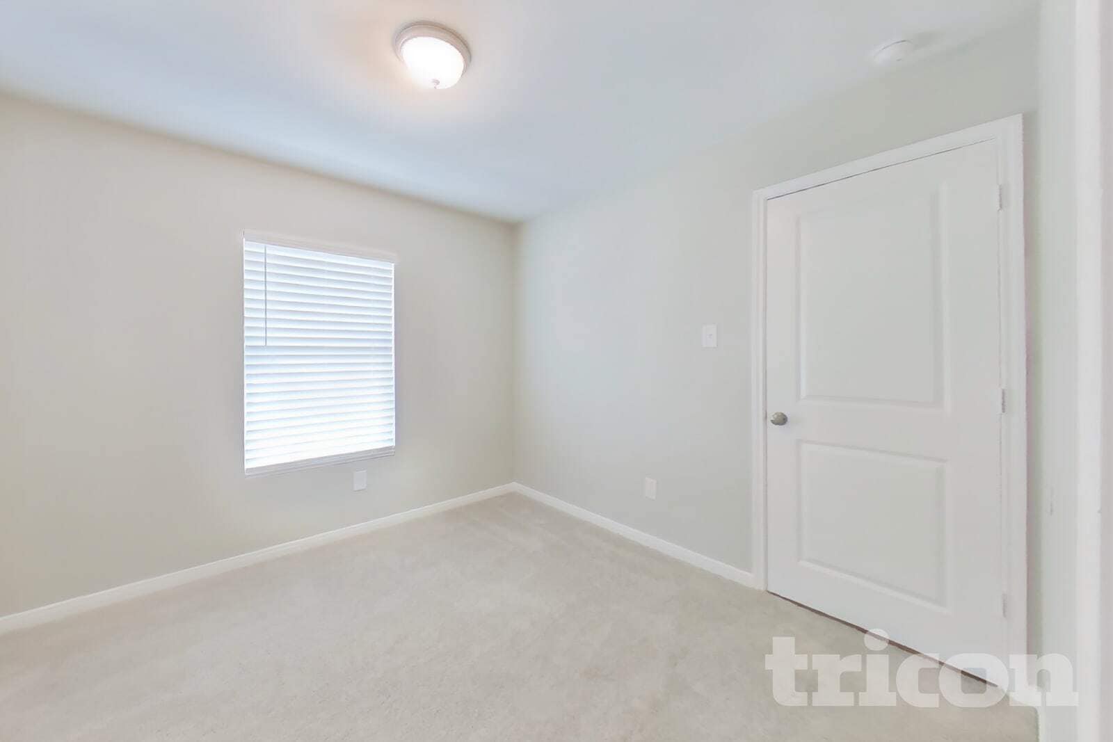 Building Photo - 15649 Del Norte Dr
