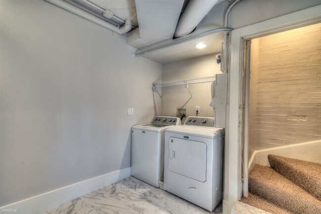 Building Photo - 1 br, 1 bath Condo - 738 Pearl Street