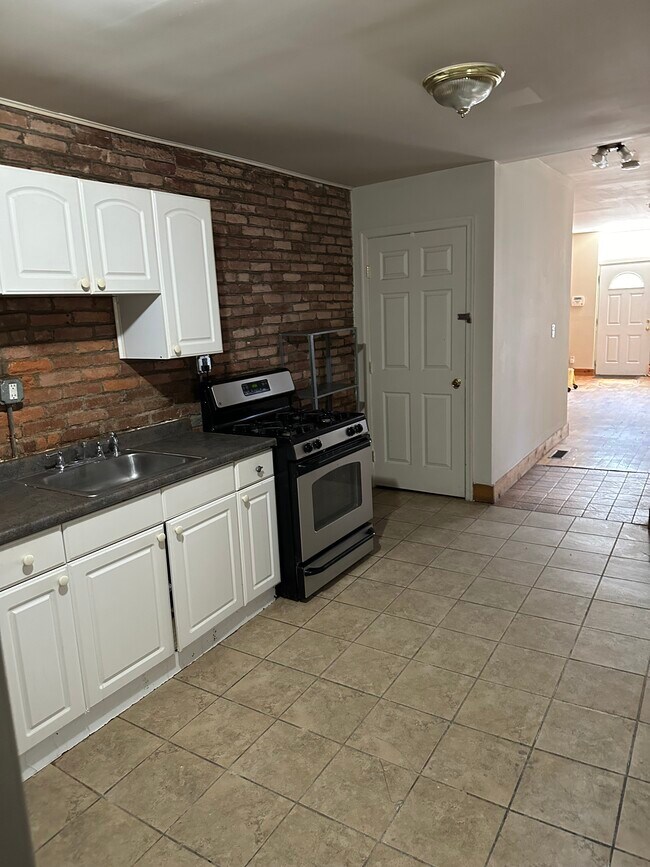 Building Photo - 1742 E Lombard St