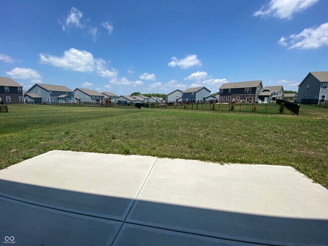 Building Photo - 5668 Grosbeak Dr