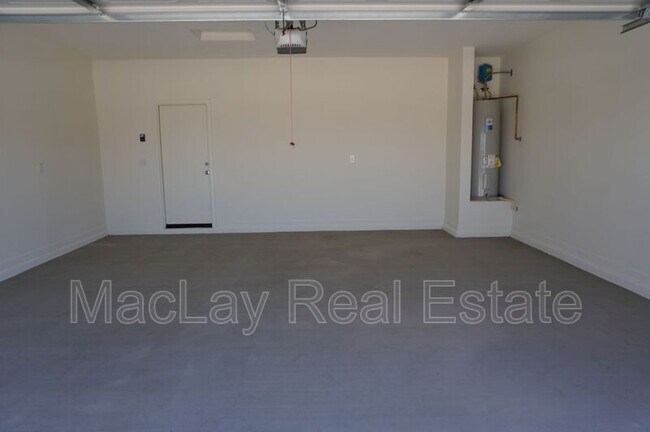 Building Photo - 627 N Crowned Dove Trail