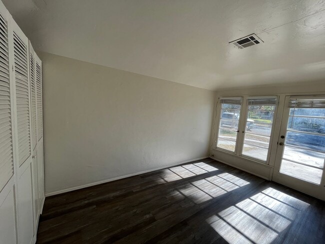Building Photo - 1004 Occidental Dr