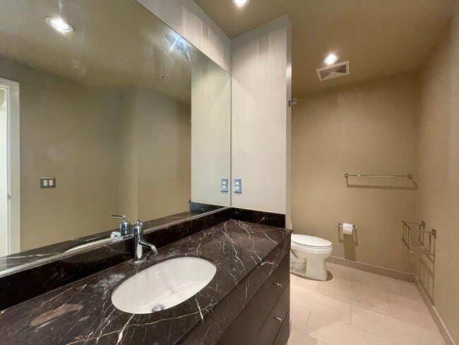 Building Photo - 1 Bed  1 Bath Condo-The Strand Condominium...