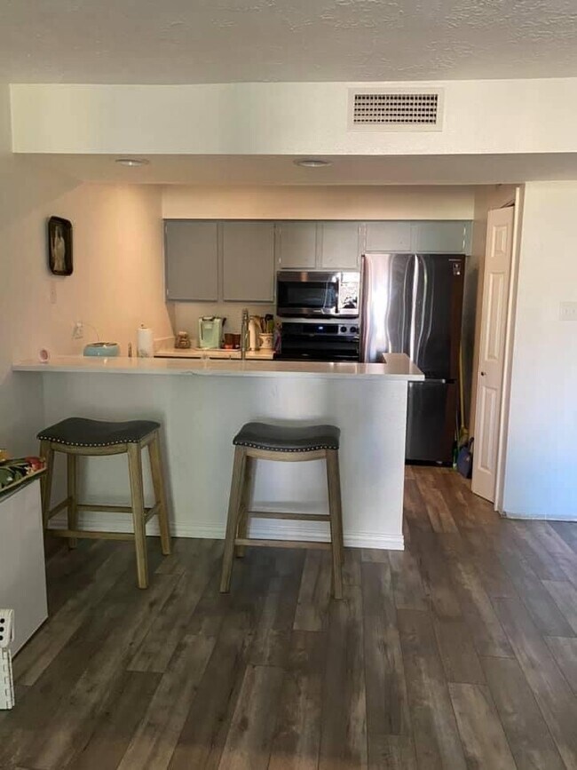 Building Photo - 12500 Melville Dr