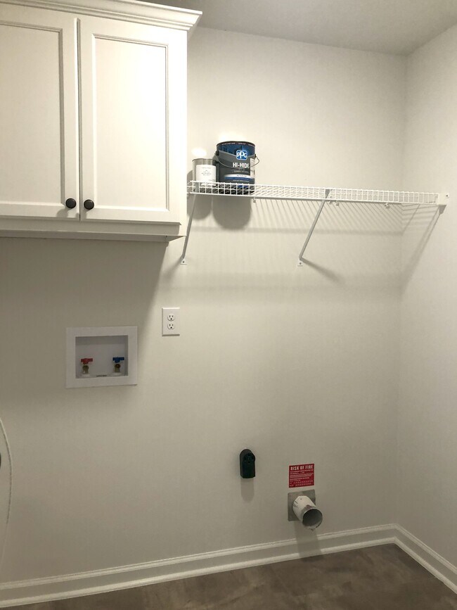 Building Photo - 807 Goodale Dr