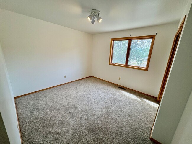 Building Photo - 2905 High Park Dr