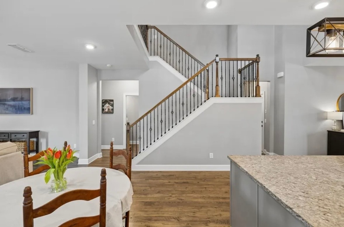 Building Photo - 723 Tennypark Ln