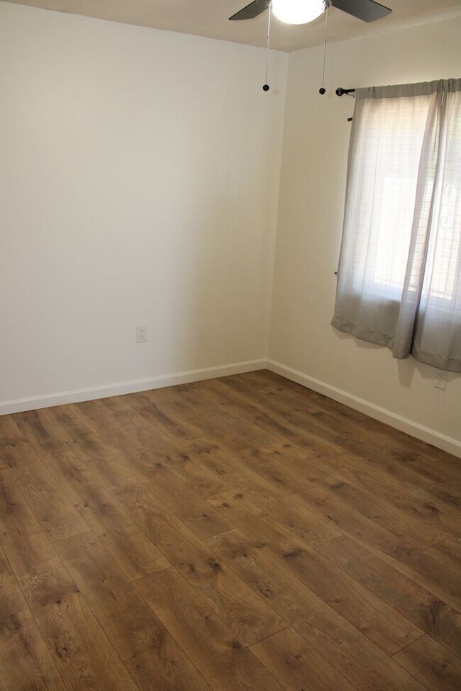 Building Photo - 135 Poinsettia Ave