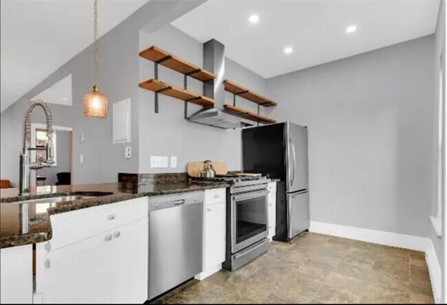 Primary Photo - 478 Columbus Ave