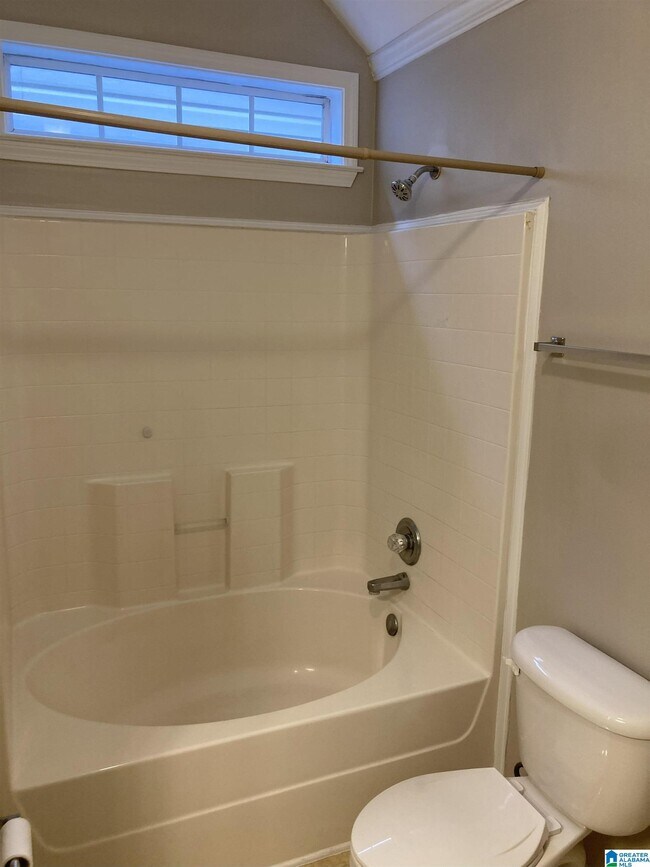 Building Photo - 200 Calloway Ln