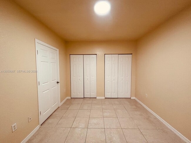 Building Photo - 2403 Belmont Ln