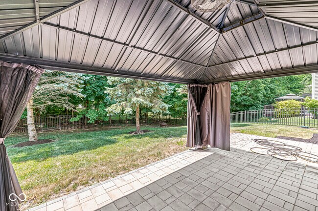 Building Photo - 5641 Buck Dr
