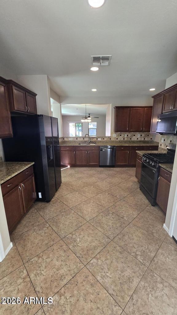 Building Photo - 10826 Avenida Del Rey