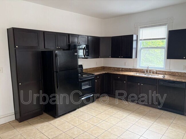 Building Photo - 621 N 31st St