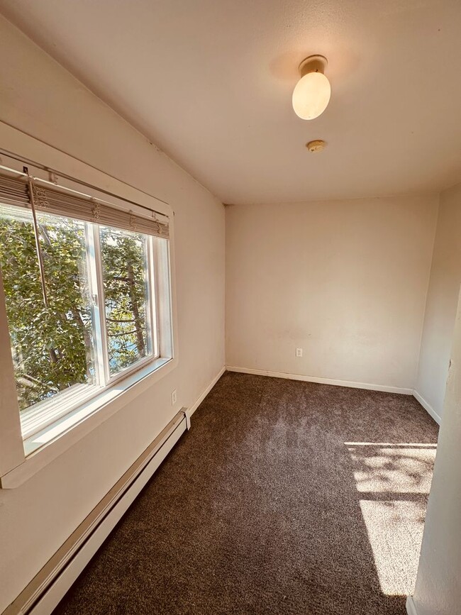 Building Photo - 1670 N Basie Point Cir