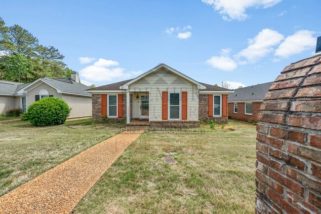 Building Photo - 7005 Robin's Nest Dr