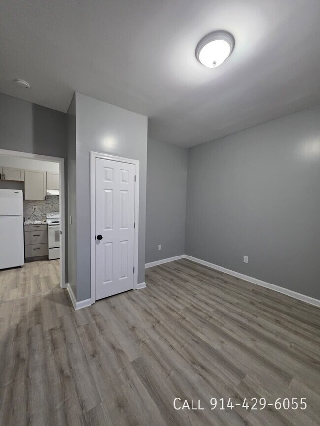 Building Photo - 94 Maple St