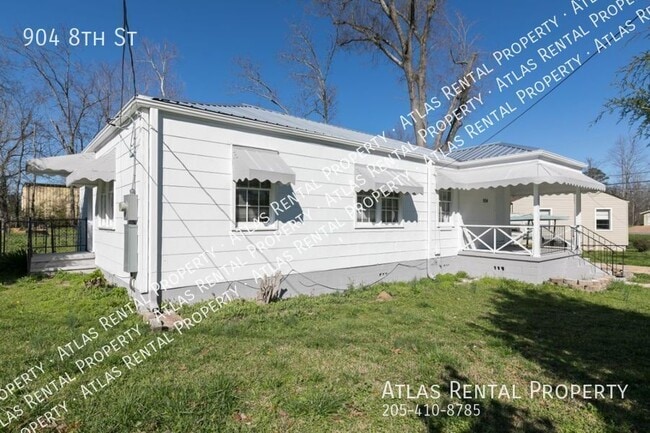 Building Photo - 904 8th St