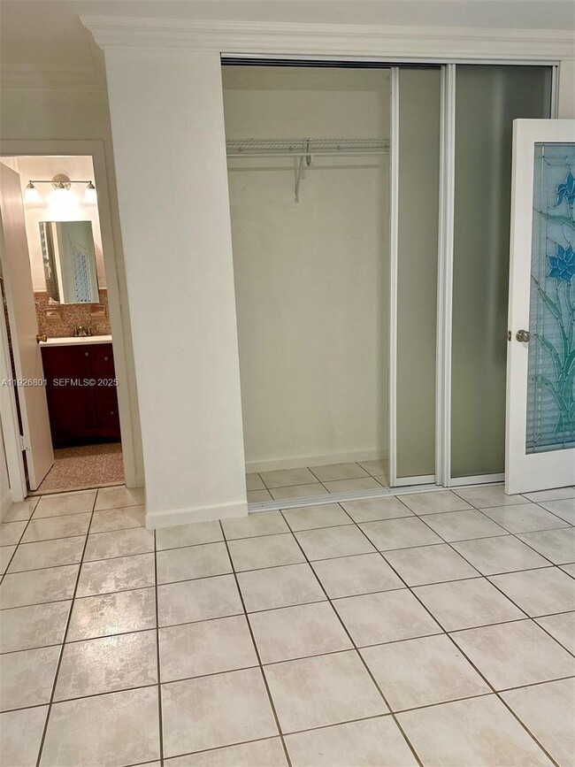 Building Photo - 2842 Coconut Ave