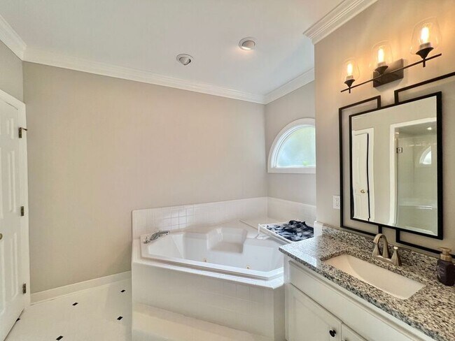 Building Photo - 9105 Kirkhill Dr