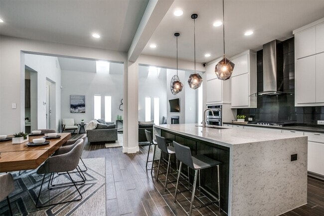 Building Photo - 7021 Royal View Dr