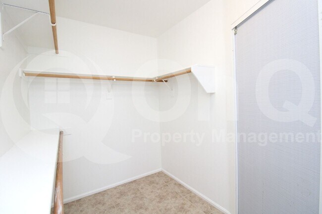 Building Photo - 3866 E Lambeth Pl
