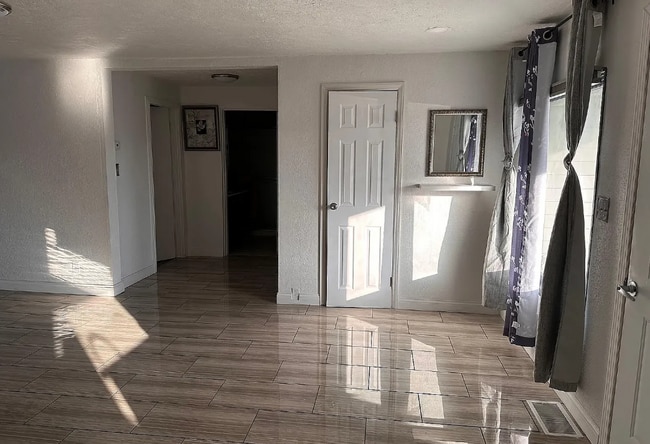 Building Photo - 1313 E Douglas St