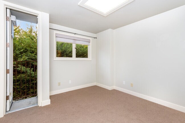 Building Photo - 4115 E Galer St