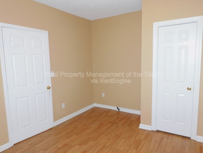 Building Photo - 164 Riverside Dr