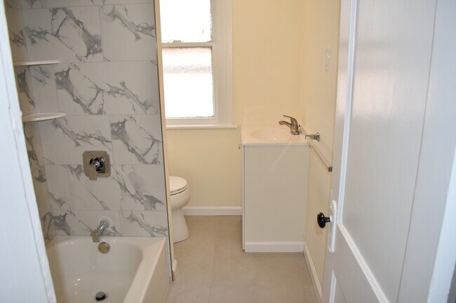 Building Photo - 47 Gem Ave