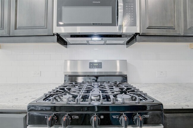 Building Photo - 7821 Cypress Dr