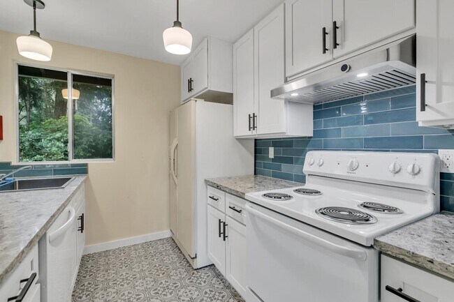 Building Photo - 4104 68th Ave NW
