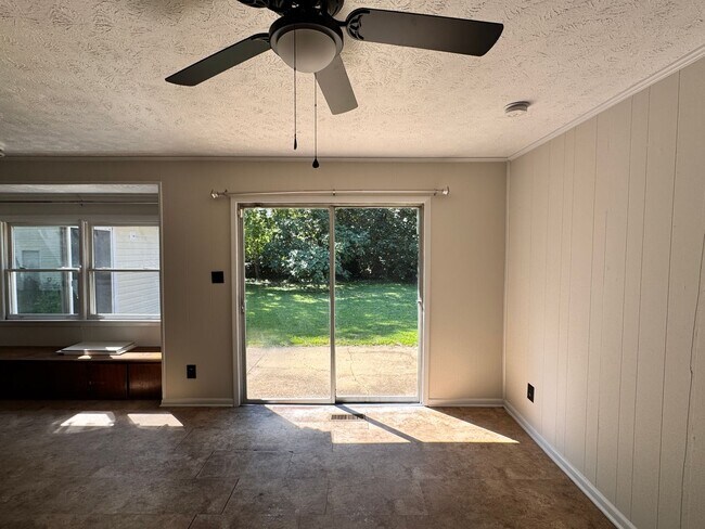 Building Photo - 4817 Hurley Dr