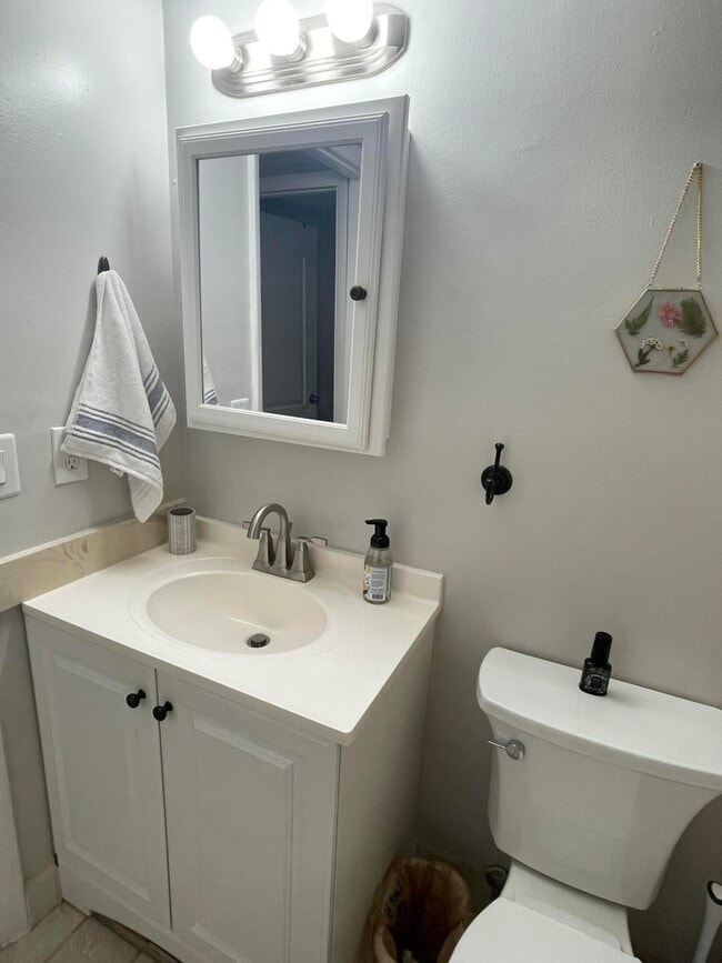 Building Photo - 410 Wilma Cir