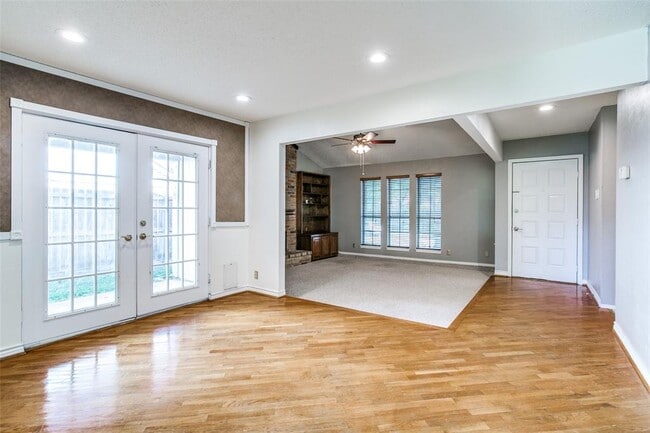 Building Photo - 217 Glenwood Dr