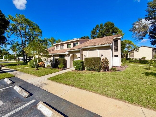 Building Photo - **LELY COUNTRY CLUB** 2 BED + LOFT / 2 BAT...