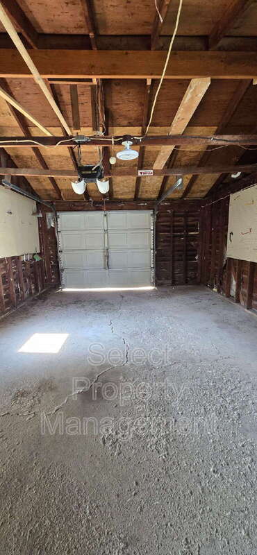 Building Photo - 1743 Rosemont Dr