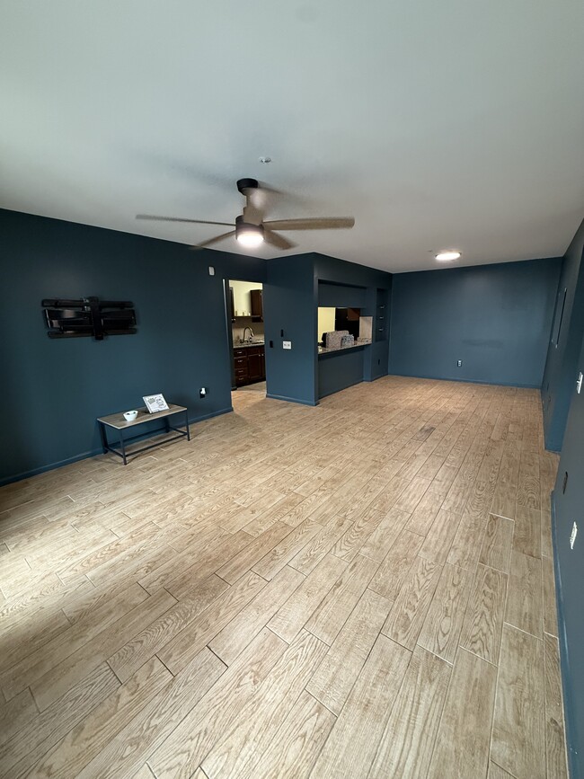 Building Photo - 1301 Waters Edge Dr