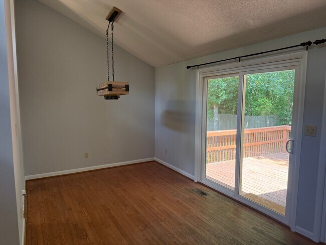 Building Photo - 521 Ashebrook Dr