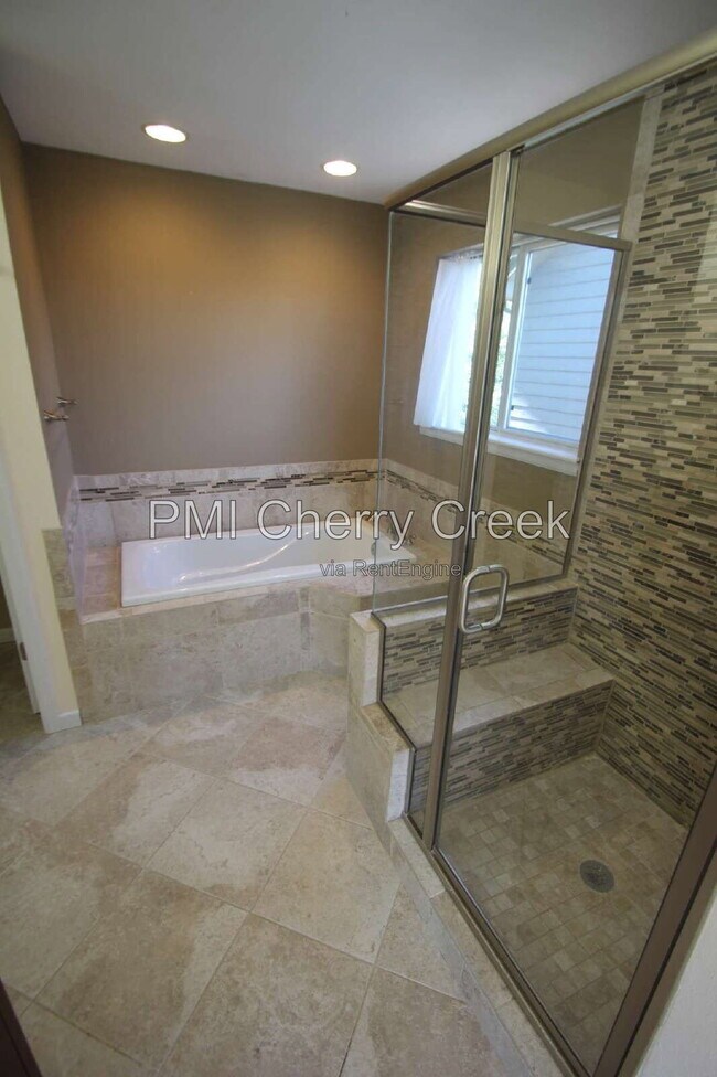 Building Photo - 9800 Foxhill Cir