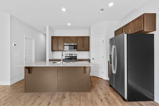 Building Photo - Move in Special*1/2 Month Rent Free* 3 Bed...