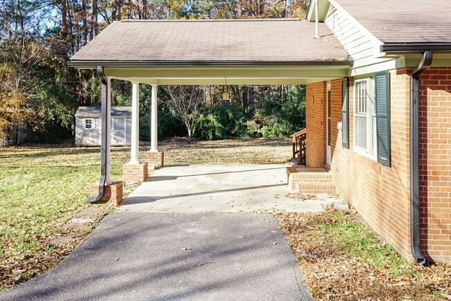 Building Photo - Beautiful Well maintained Family Home!