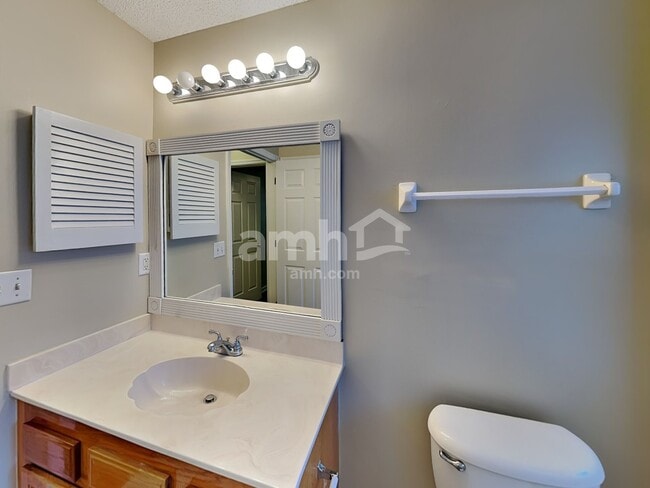 Building Photo - 357 Maplewood Dr