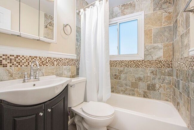 Building Photo - $1660 Contemporary remodeled 3-bedroom, 1-bath single-family ranch