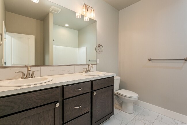 Building Photo - 1102 Chinook Dr