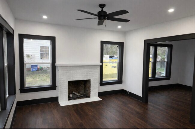 Building Photo - 807 Cuyahoga St